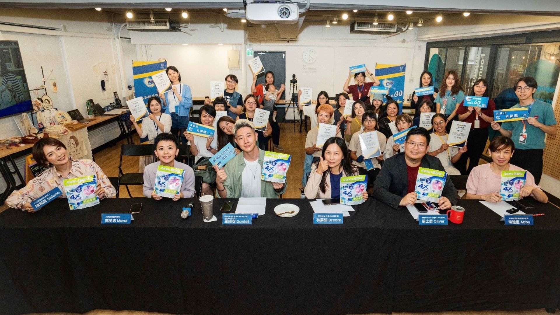 第三屆白蘭媽媽夢想勇敢GO計畫成功 夢想團隊與評審大合照